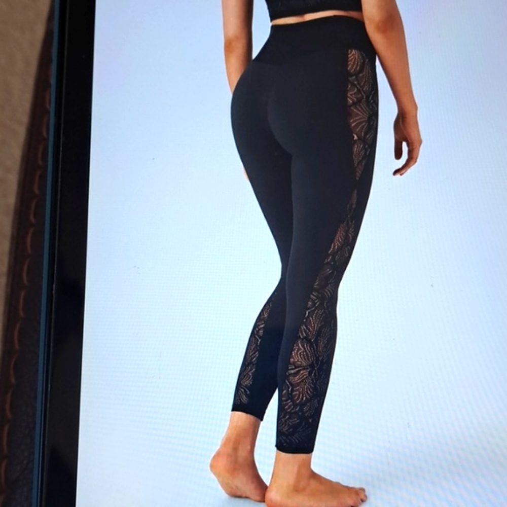 MEDIUM 7/8. HALARA SOFTLY ZERO CROSSOVER LACE YOGA LEGGING - Picture 2 of 9